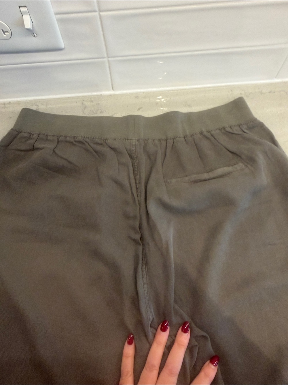 Faherty Olive Relaxed linen / cotton Joggers - Picture 10 of 12
